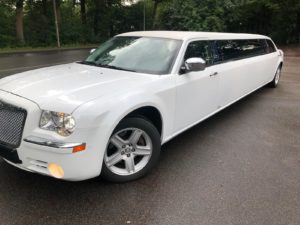 Weiße Stretchlimousine Chrysler