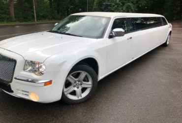 Weiße Stretchlimousine Chrysler